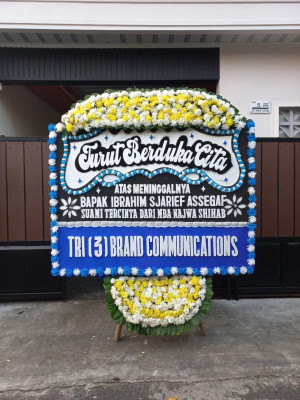 Papan Bunga Duka di Balen